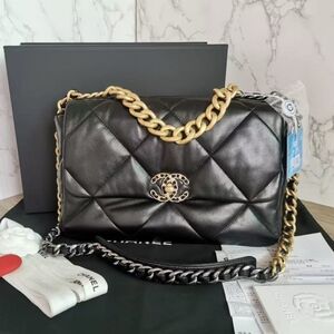 Chanel 19 Medium in Quilted Shiny Calfskin